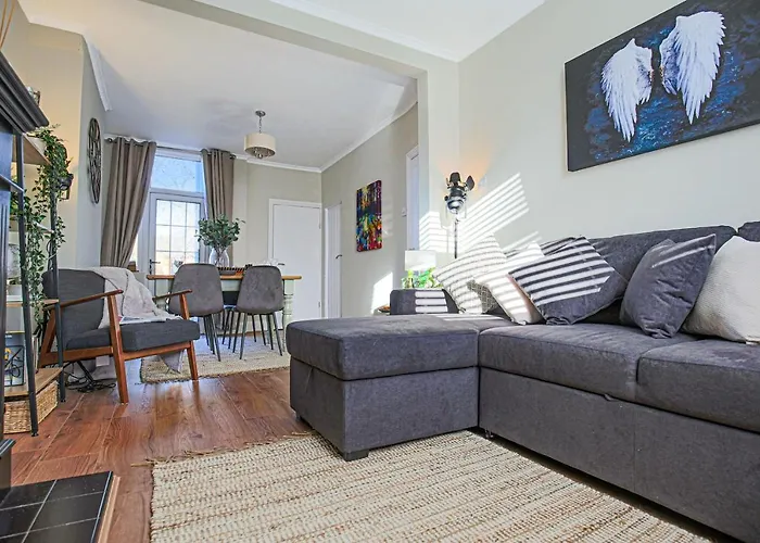 Host & Stay - Newington Road