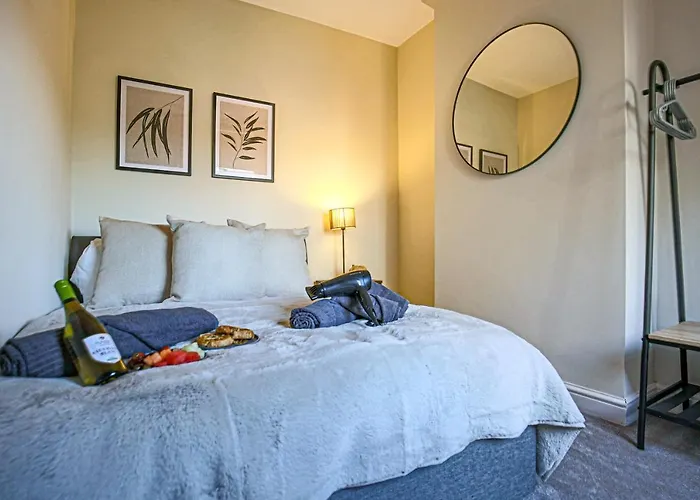 Host & Stay - Newington Road