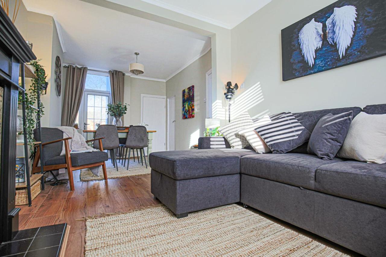 Host & - Newington Road Apartment *