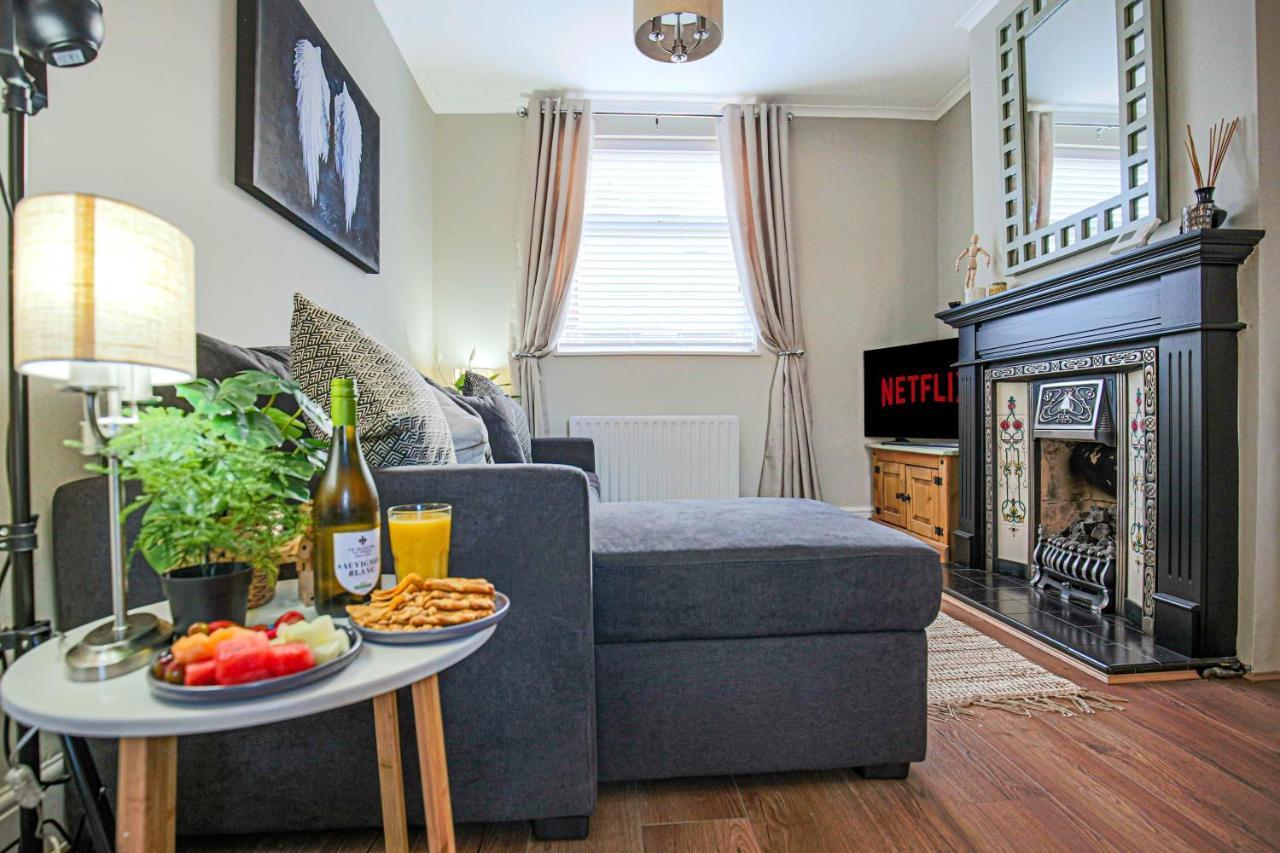 Apartment Host & - Newington Road *