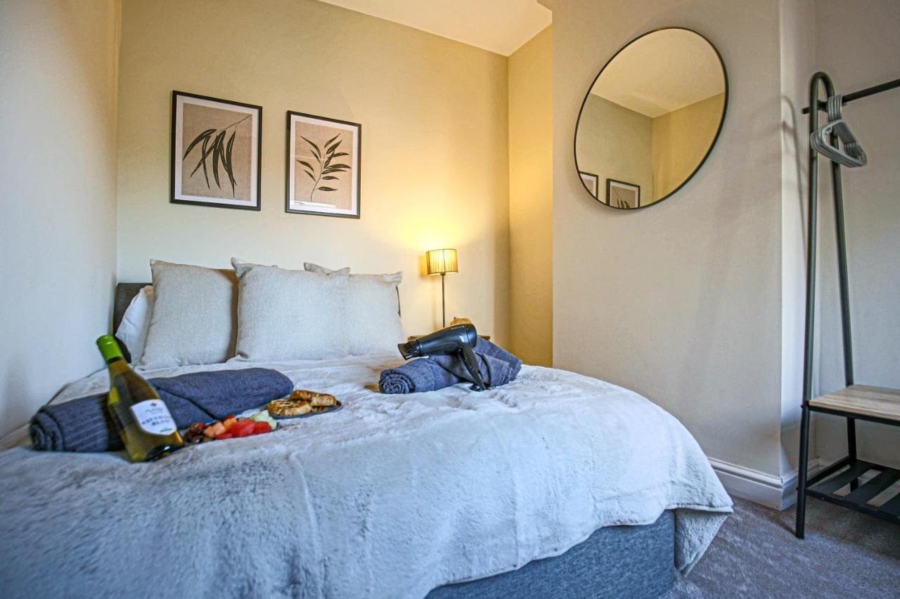 Host & - Newington Road Apartment *